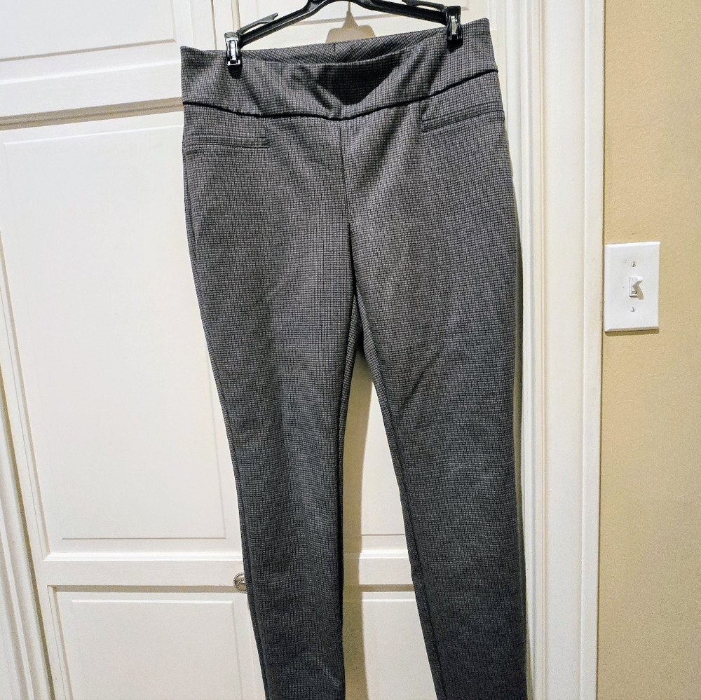 Dalia Chic Gray Houndstooth Pants, excellent conditions